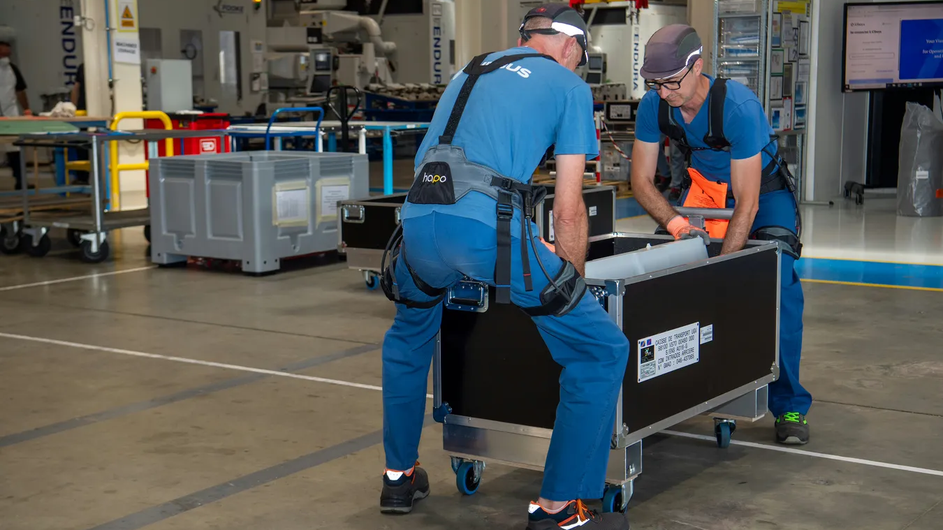 Exosquelette utilisé dans les usines Airbus